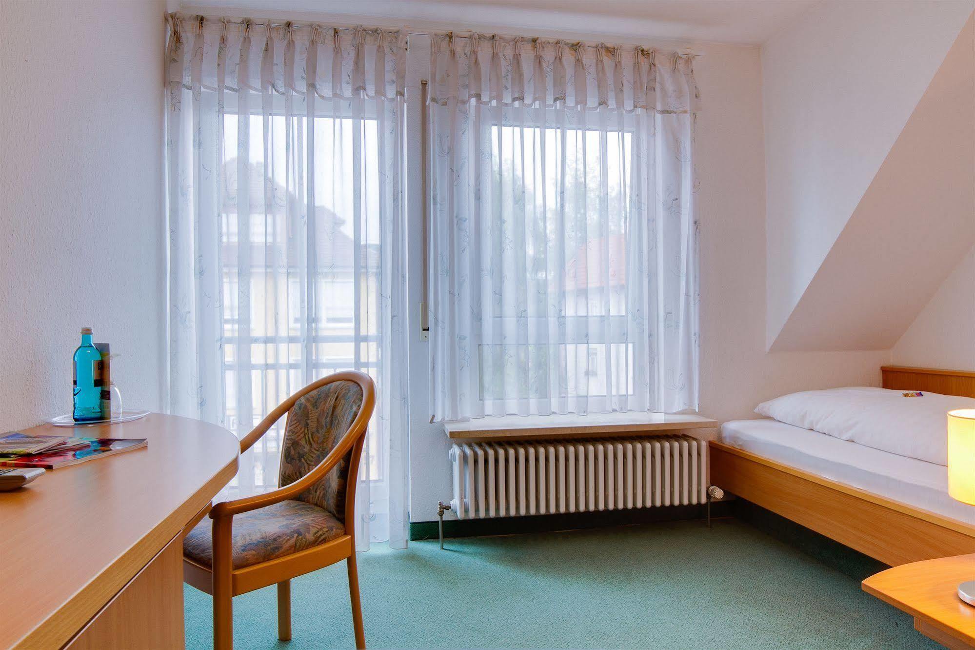 Central Hotel Фридрихсхафен Экстерьер фото