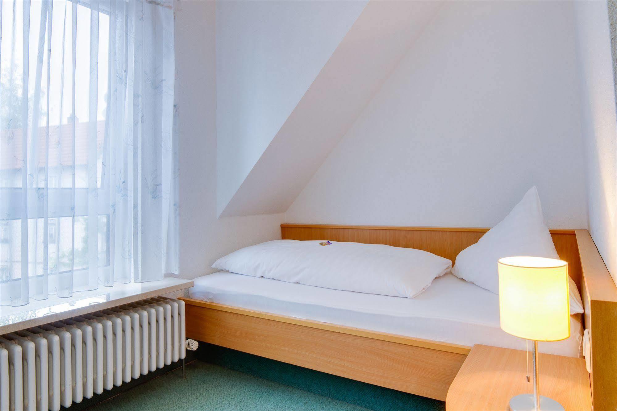 Central Hotel Фридрихсхафен Экстерьер фото